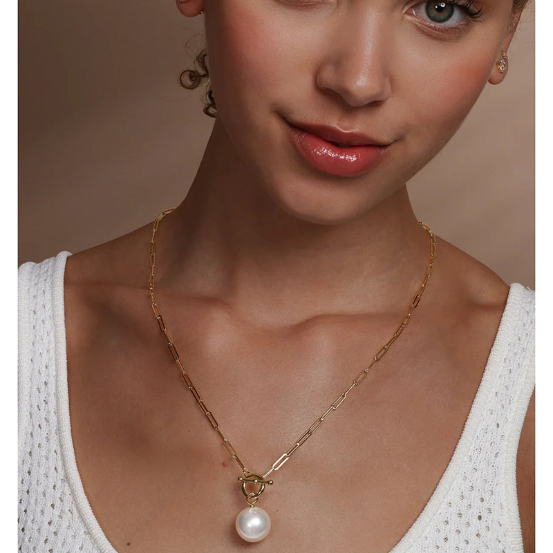 melinda-maria-life-is-a-ball-pearl-pendant-necklace-gold-lifestyle