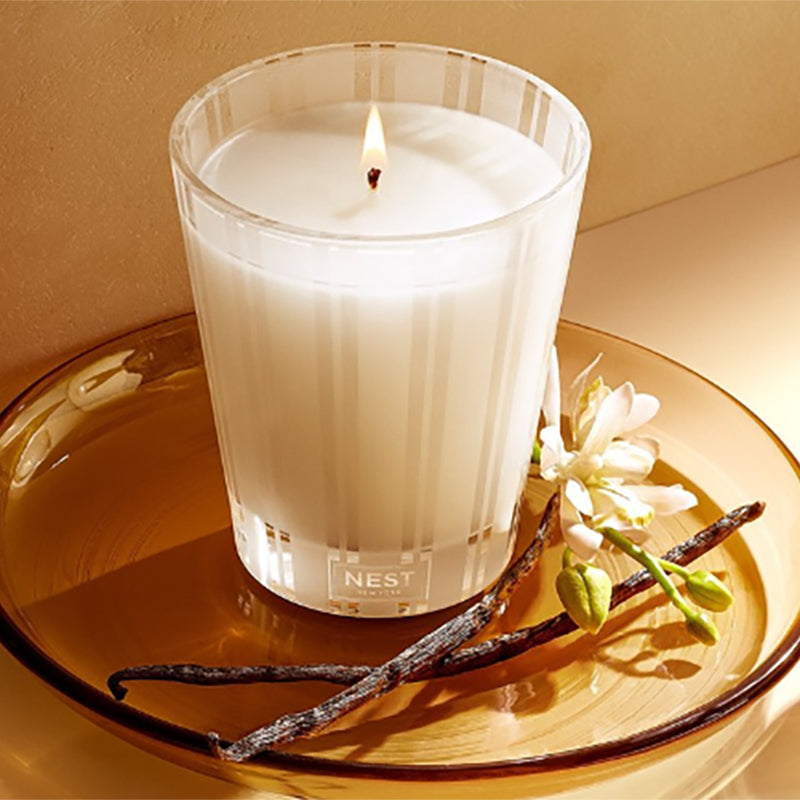 nest-madagascar-vanilla-classic-candle-lifestyle