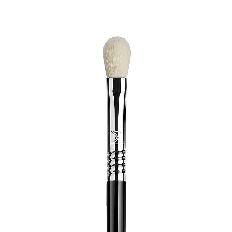 sigma-beauty-e24-diffused-blend-luxe-makeup-brush-close-up