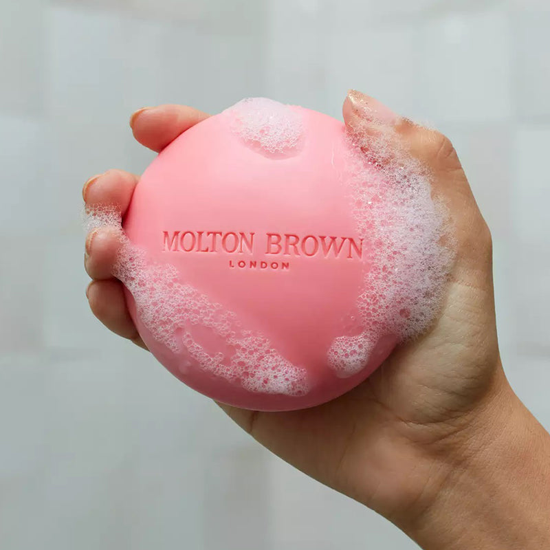molton-brown-fiery-pink-pepper-perfumed-soap-lifestyle