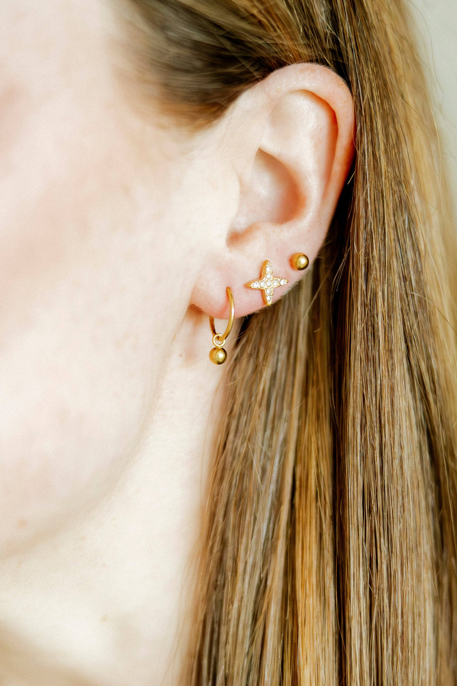 LINNY CO | Huggie Charm Earrings - Nola 10mm