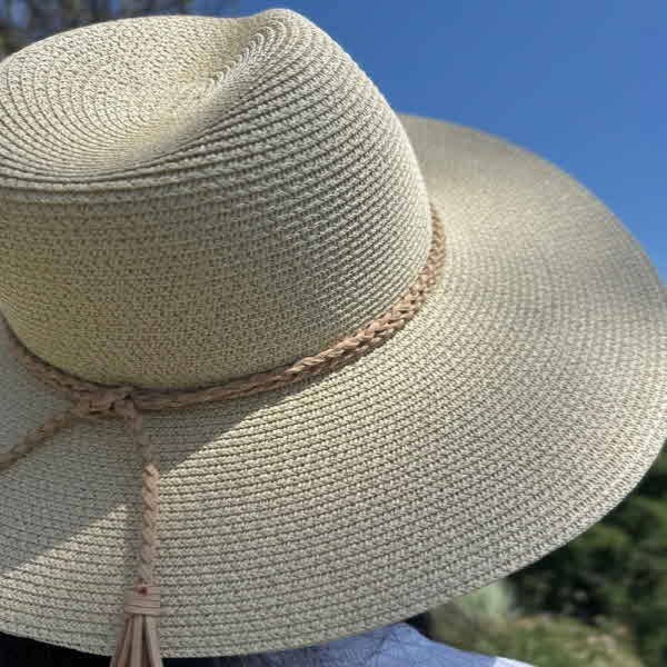 QUEENS INC | Wide Brim Straw Hat With Braided Band