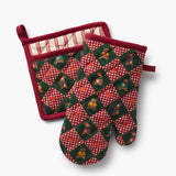 Beary Christmas pot holder with red and green quilted patchwork design featuring teddy bears