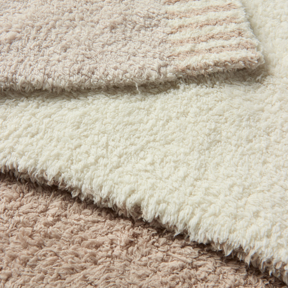 BAREFOOT DREAMS | CozyChic® Cova Center Stripe Throw