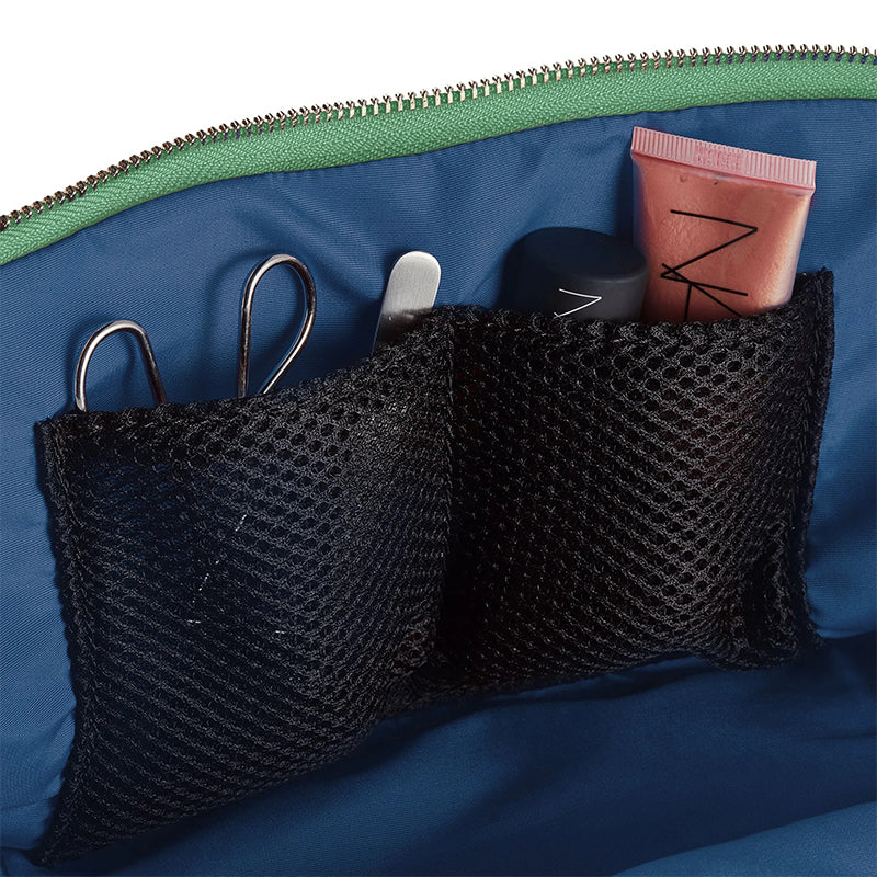 kusshi-everyday-makeup-bag-green-interior-pockets
