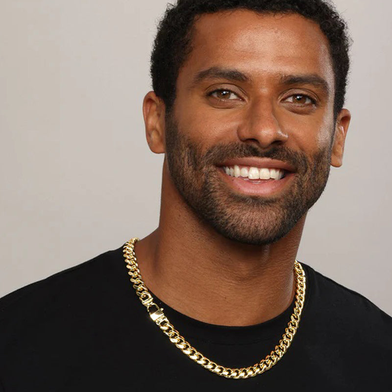 melinda-maria-julian-cuban-chain-necklace-gold-lifestyle-man