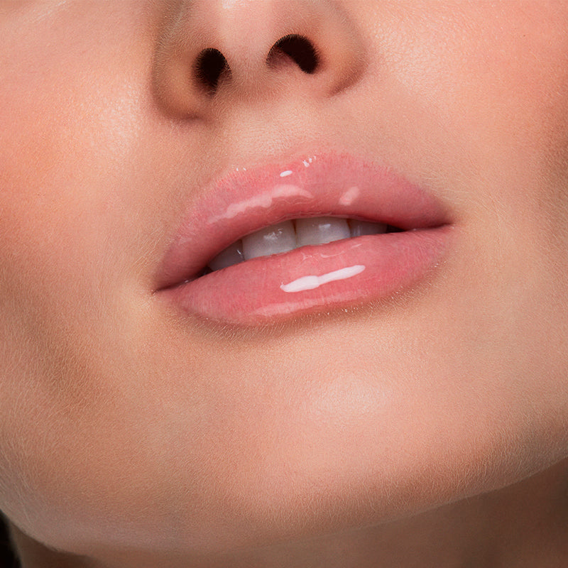 stila-plumping-lip-glaze-clear-on-lighter-skin-tone-lips