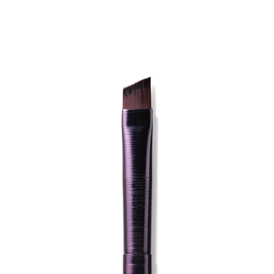 Tool-Expert Eyeliner Brush, by-terry-tool-expert-eyeliner-brush-closeup