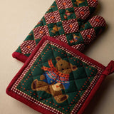 Beary Christmas pot holder with festive bear design and quilted pattern in red and green.