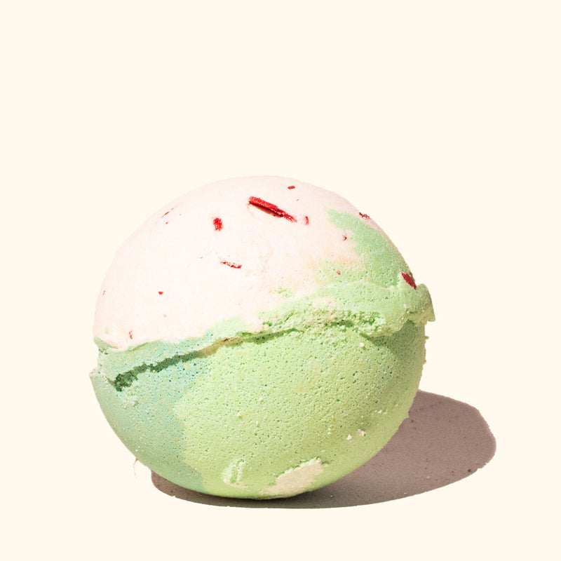 musee-rocking-around-the-christmas-tree-bath-bomb