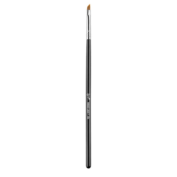 sigma-beauty-winged-liner