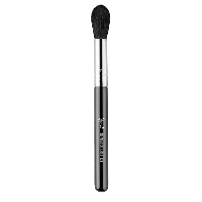 sigma-beauty-tapered-highlighter