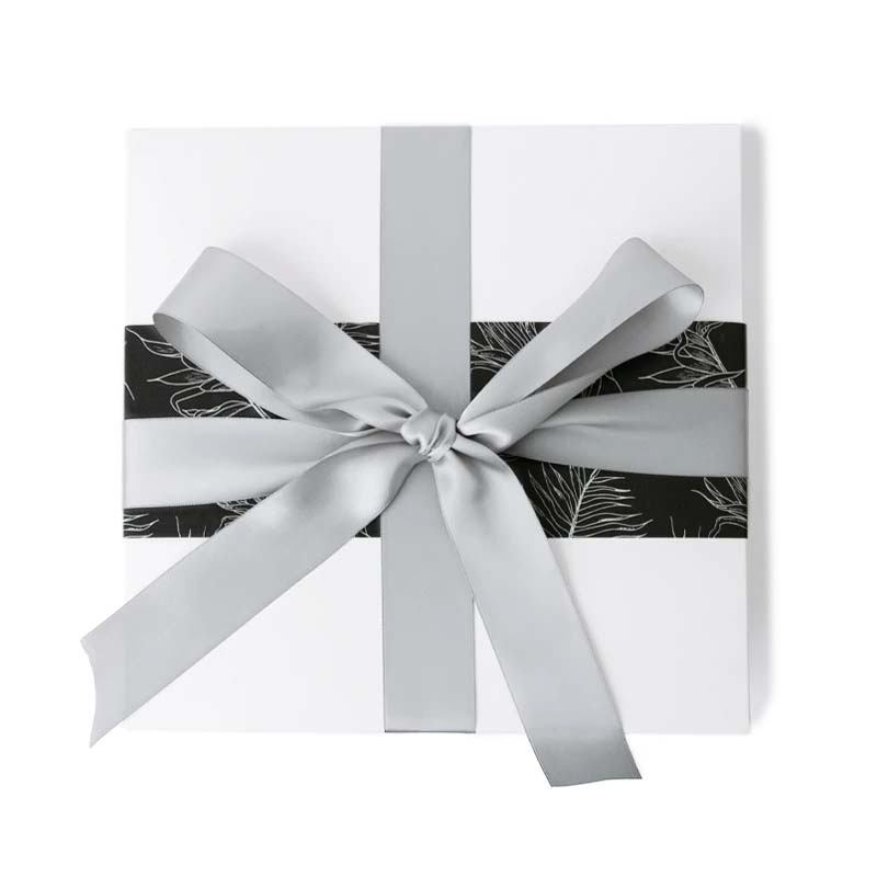 belle-and-blush-gift-box-sleeve-option-pampas-grass